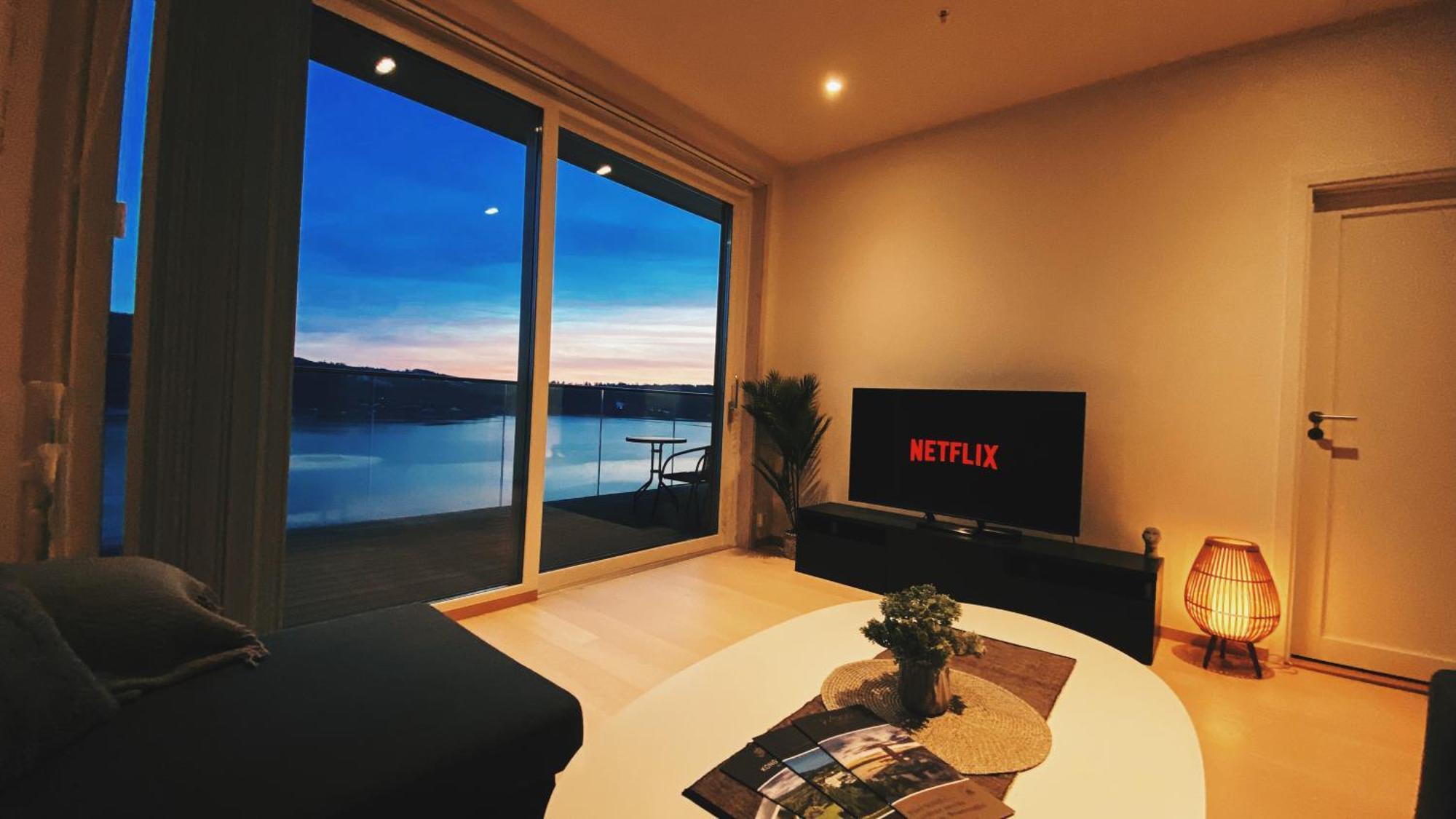 Mjos Tower Suite - Lovely Lake View Brumunddal Bagian luar foto